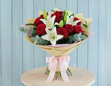 Букет цветов из:  Лилии и Розы в Онгудай
