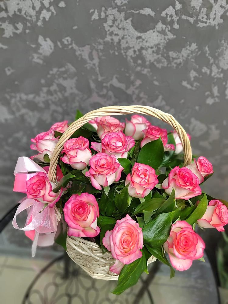 Цветочная композиция из Розы в корзине в Онгудай