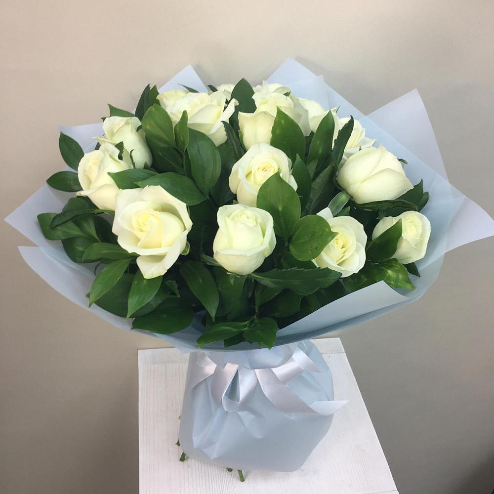 Букет 15 Белых роз Проуд в Онгудай