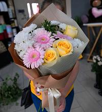 Букет цветов из:  Герберы, Розы и Хризантемы в Онгудай