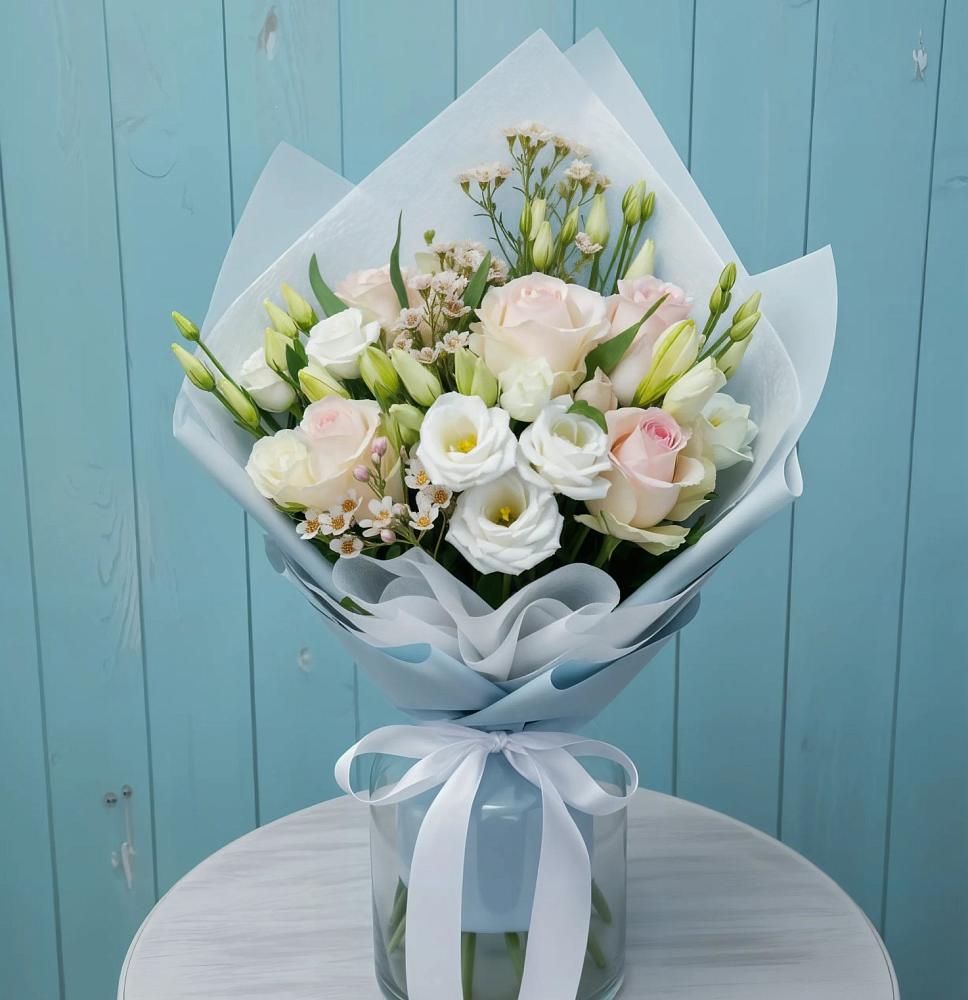 Букет цветов из: Розы и Лизиантусы в Онгудай