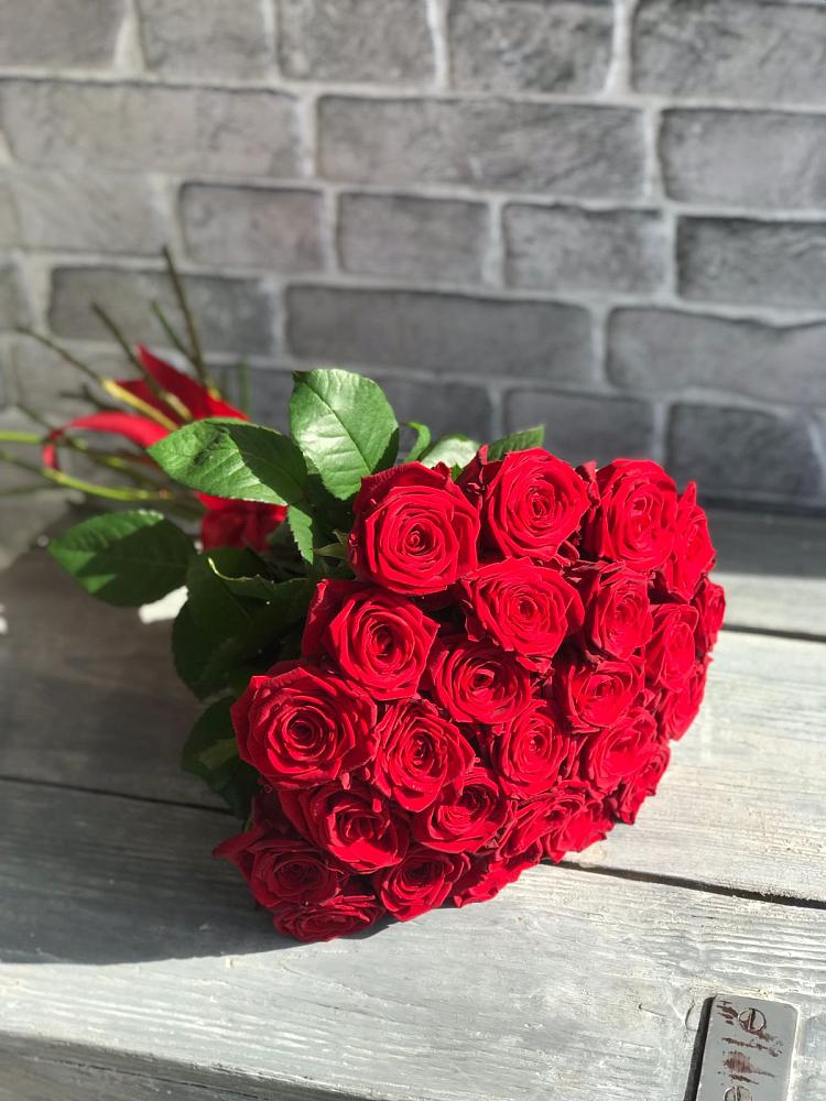 Букет Красные розы Фридом в Онгудай