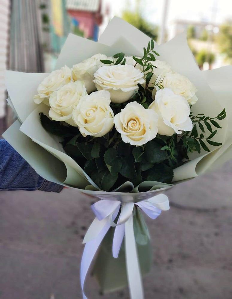 Букет Белые розы Проуд в Онгудай