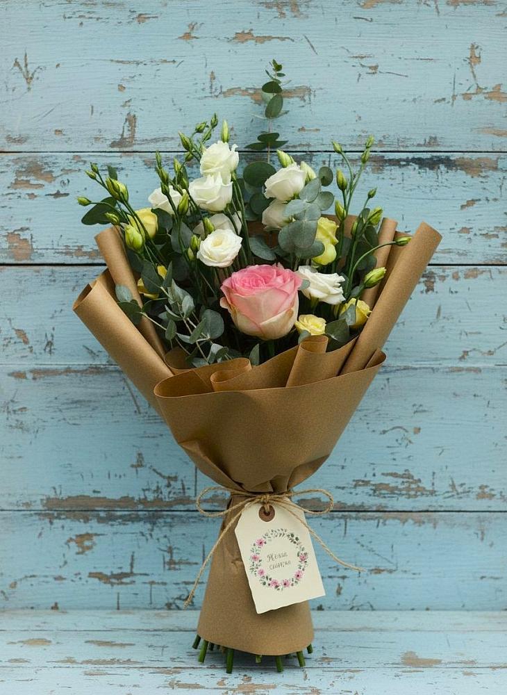 Букет цветов из: Розы и Лизиантусы в Онгудай