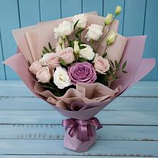 Букет цветов из:  Розы и Лизиантусы в Онгудай