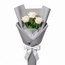 Букет 3 белые розы в Онгудай