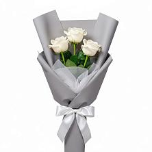 Букет 3 белые розы в Онгудай