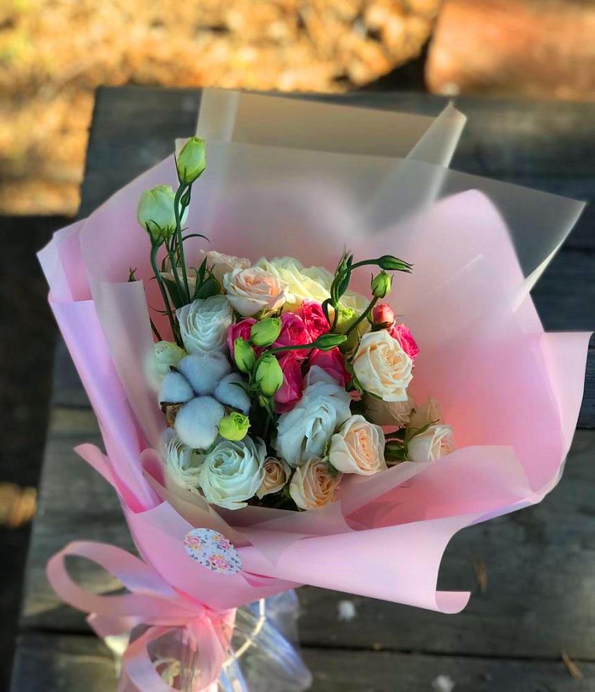 Букет цветов из: Розы и Лизиантусы в Онгудай