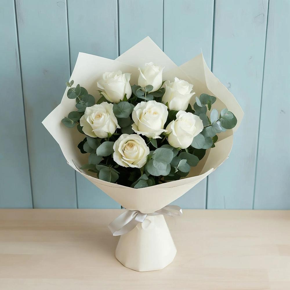 Букет Белые розы в Эвкалипте в Онгудай