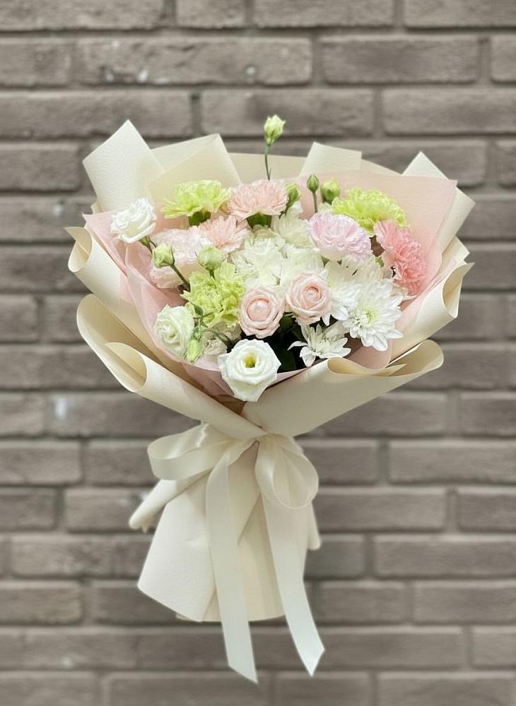 Букет цветов из: Гвоздики, Розы, Лизиантусы и Хризантемы в Онгудай