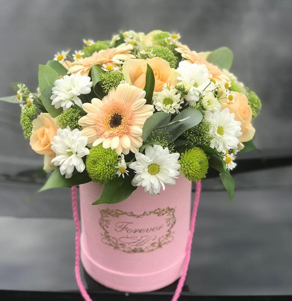 Цветочная композиция из Розы, Герберы и Хризантемы в шляпной коробке в Онгудай