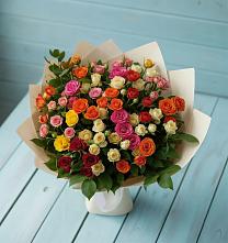 Букет Микс из разноцветных кустовых роз в Онгудай