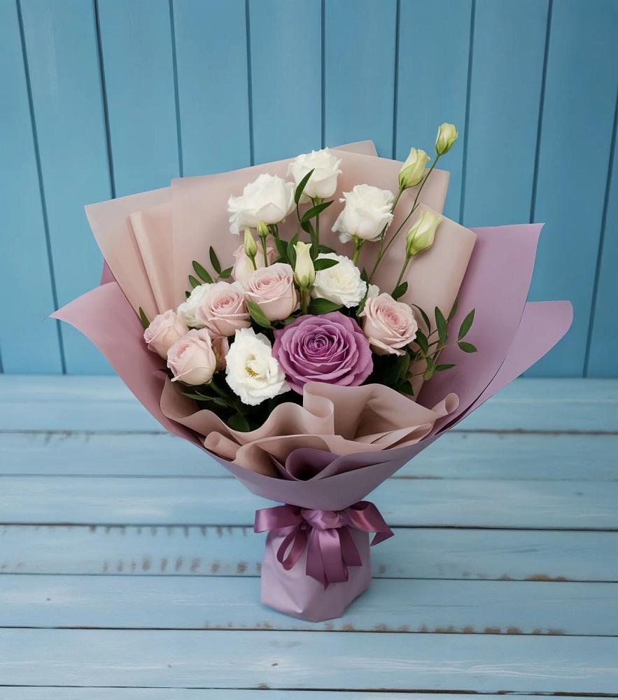 Букет цветов из: Розы и Лизиантусы в Онгудай